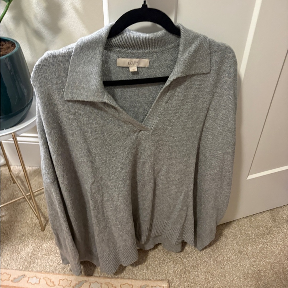 LOFT Women's V-Neck Gray Sweater
